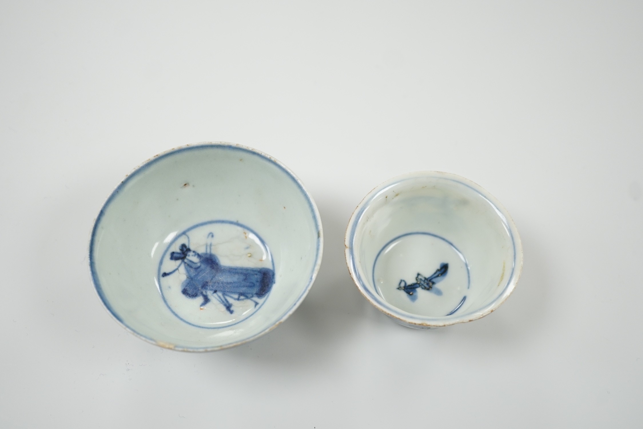 Two Chinese late Ming blue and white tea bowls, Wanli period,. Largest 8.5cm diameter